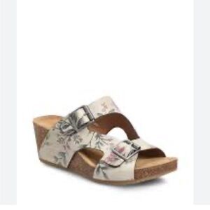 . Comfortiva Floral Print Wedge Sandals. Size 10. In good condition